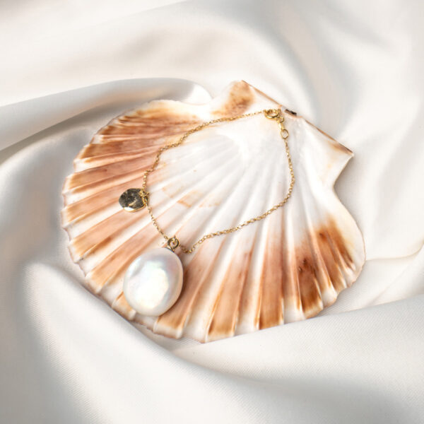 Narukvica Eterno iz kolekcije Pearls like Fé sa baroknim biserom