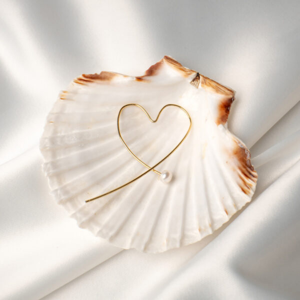 Minđuša Gêmeos iz kolekcije Pearls like Fé sa prirodnim biserom.